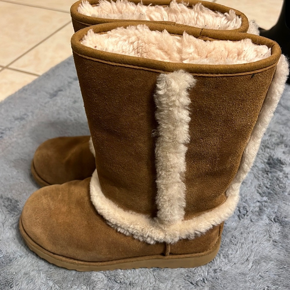 Girls Tall Ugg Boots- EXCELLENT CONDITION